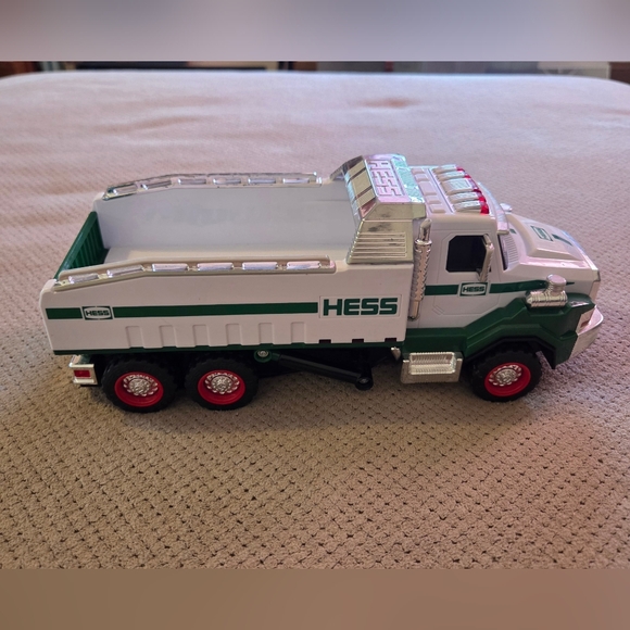 2017 Hess Dump Truck and Loader with Functioning Lights and Sound Preowned - Picture 2 of 16